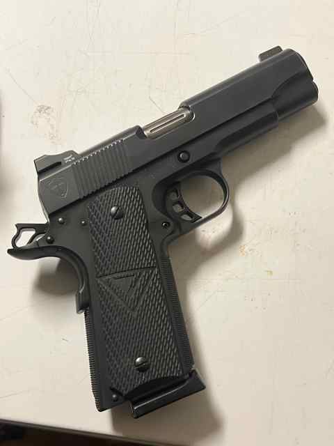 Nighthawk Custom 1911 Commander 45acp