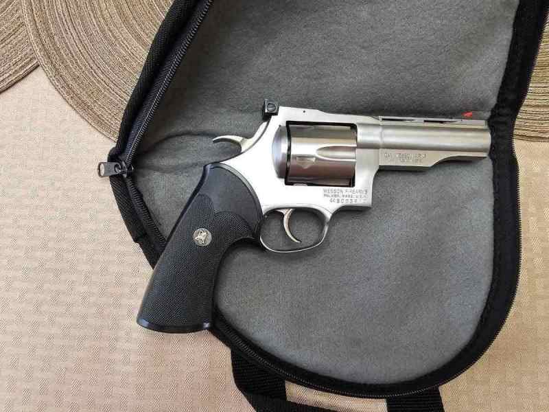 Like New Dan Wesson 44 mag 4 inch stainless